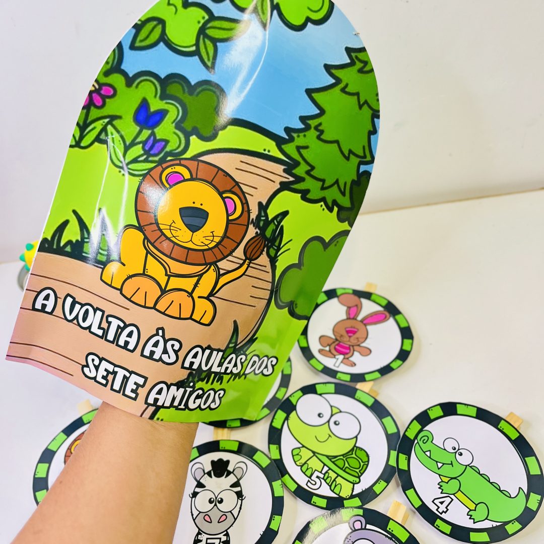 HISTÓRIA NA LUVA- A VOLTA ÀS AULAS DOS SETE AMIGOS